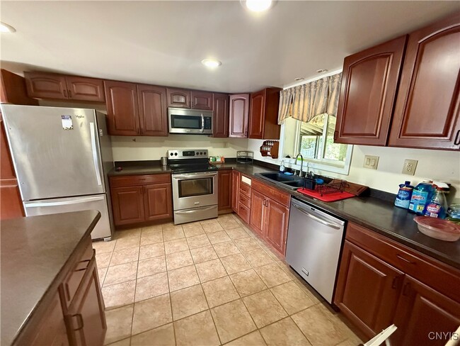 Photo - 379 Pawling St