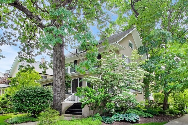 Photo - 2624 Thayer St