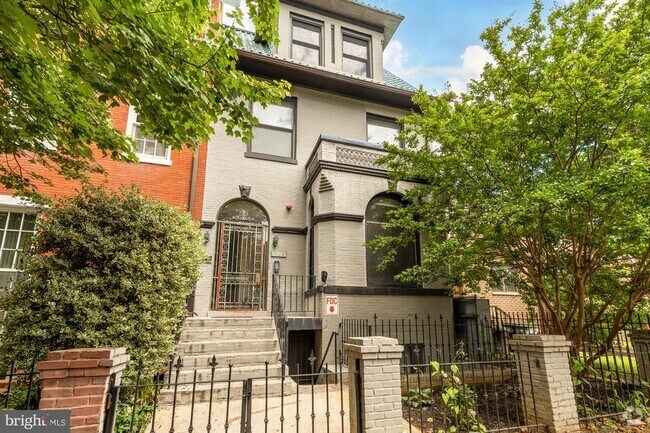 Building Photo - 1109 M St NW Unit 5 Rental