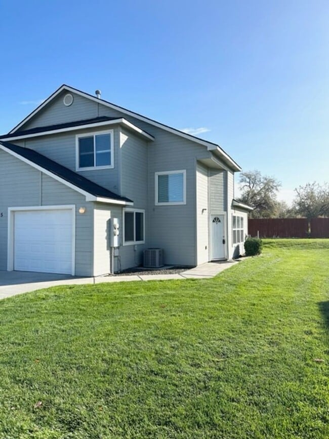 Building Photo - 3922 Idaho Ave