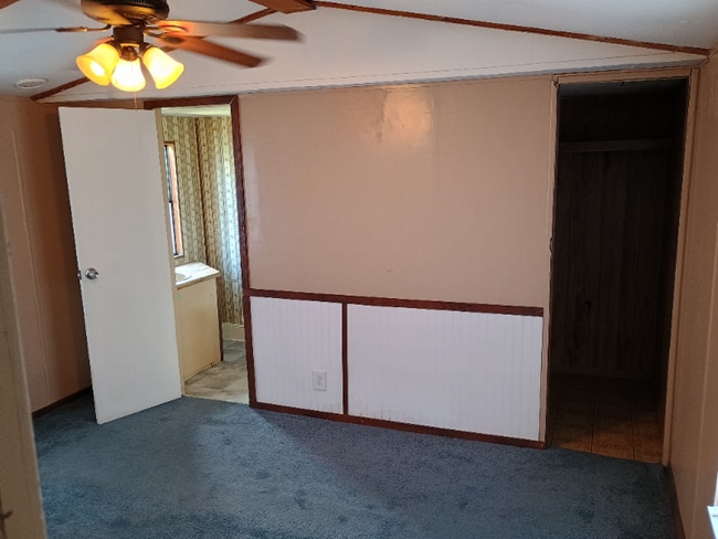 Photo - 144 SE Guinevere Ct