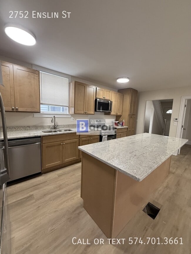 Photo - 2752 Enslin St