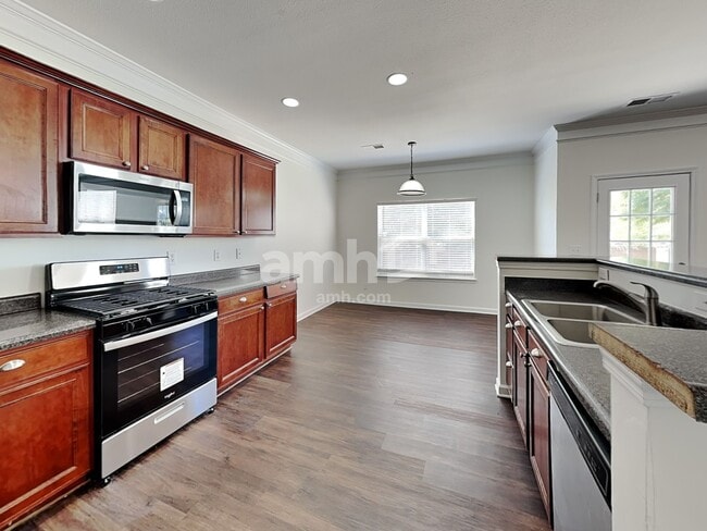 Photo - 625 Latimer Way