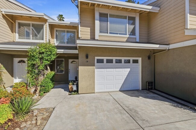 Building Photo - Great Townhome with Attached Garage!