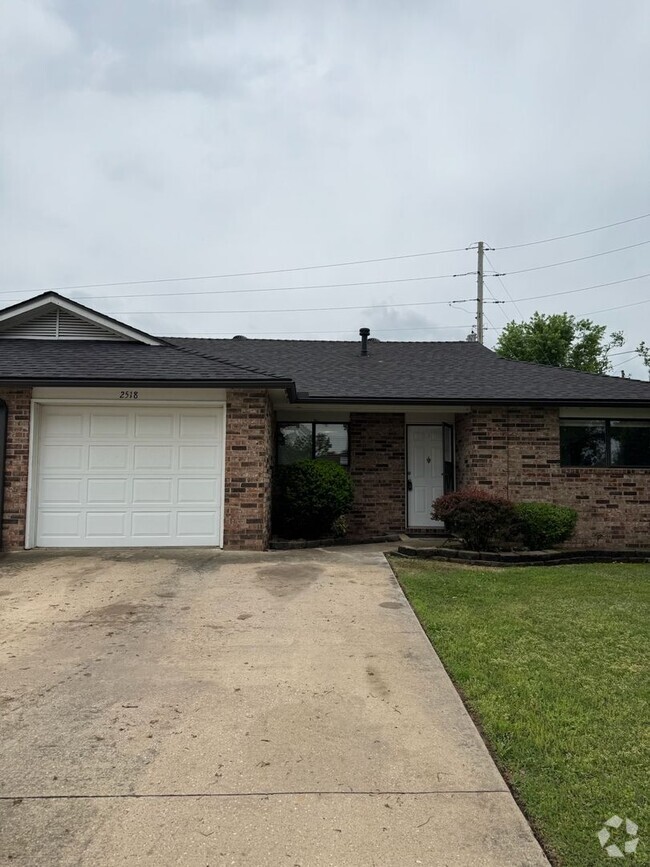 Building Photo - Charming 2-Bedroom Duplex with Fireplace &... Rental