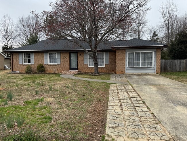 Building Photo - 8027 Country Oaks Rd