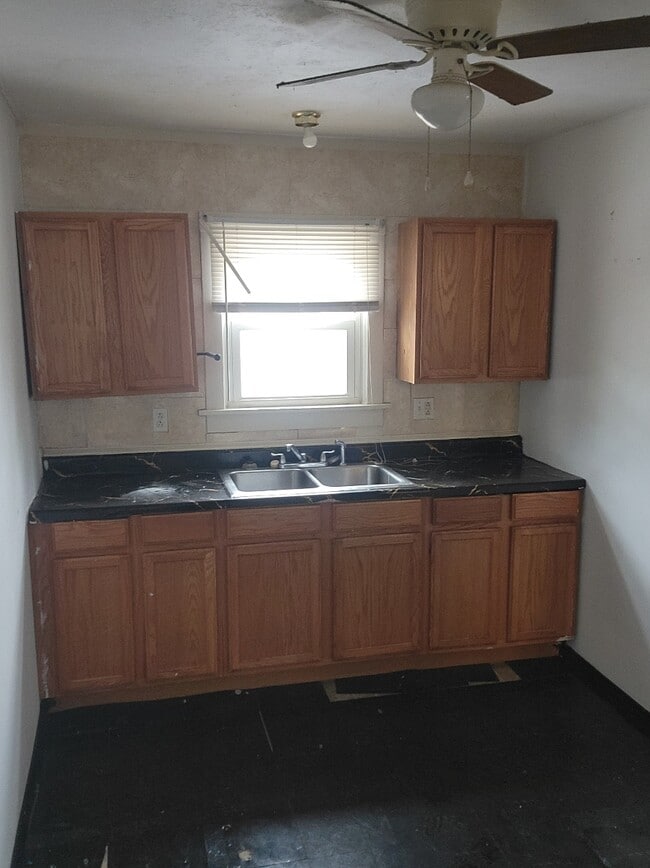 Photo - 1657 Pointview Ave