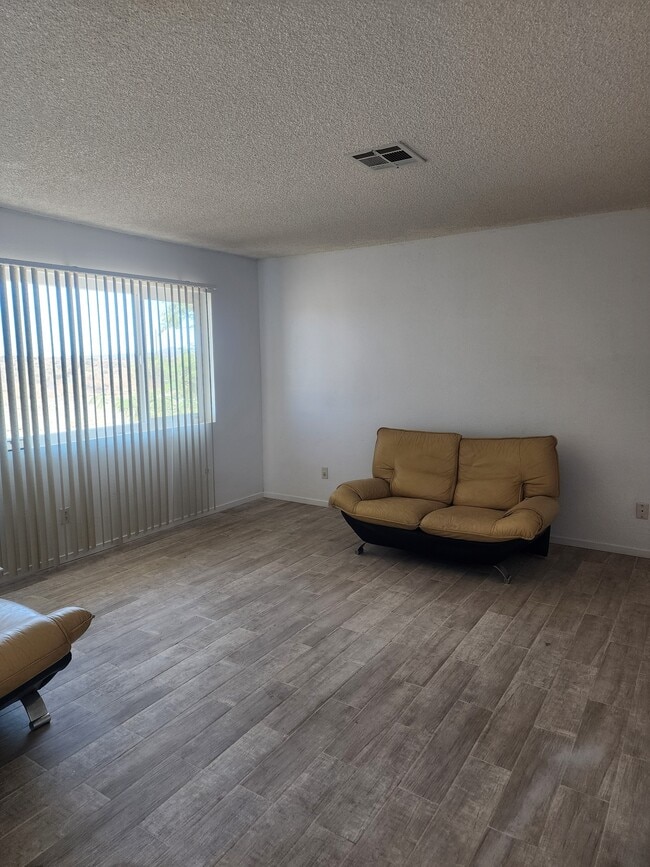 Photo - 9201 Shirley St