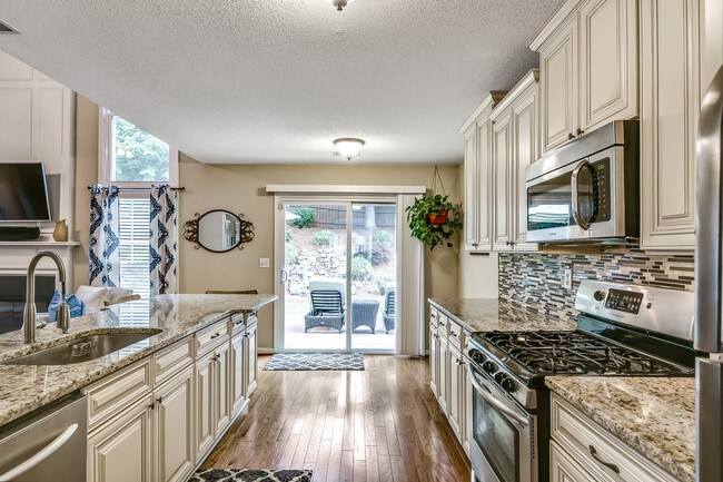 Photo - 6165 Pattingham Dr