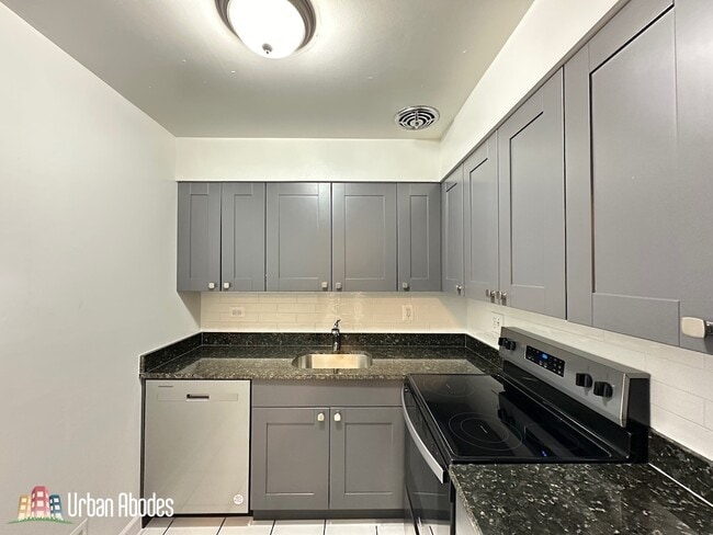 Photo - 3815 N Pine Grove Ave