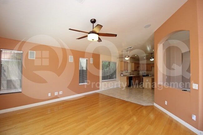 Photo - 653 W Dexter Way