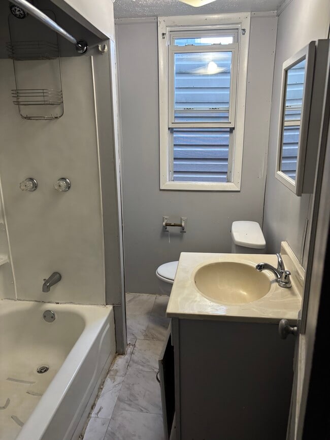 Photo - 1143 E Webster St