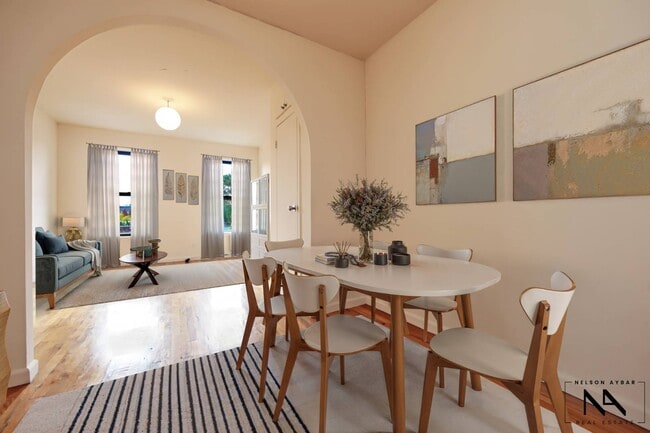 Photo - 695 Union St