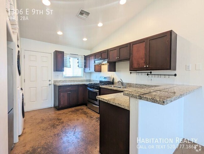 Building Photo - 1306 E 9th St Rental