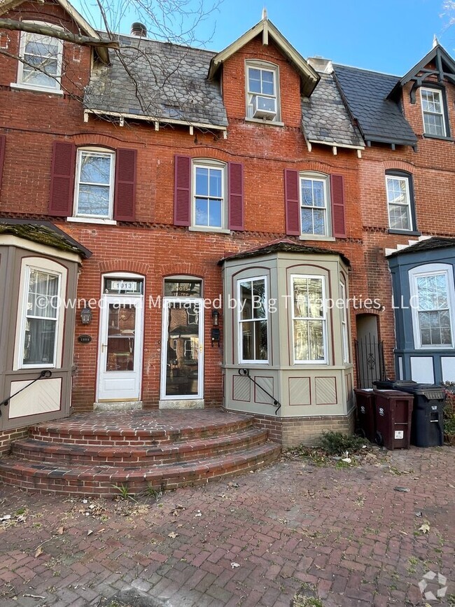 Building Photo - Ultra Charming Trinity Vicinity Townhouse