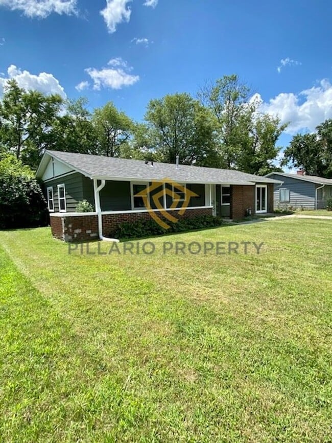 Devington, 1950s Ranch on the East Side wi... - Devington, 1950s Ranch on the East Side wi... House