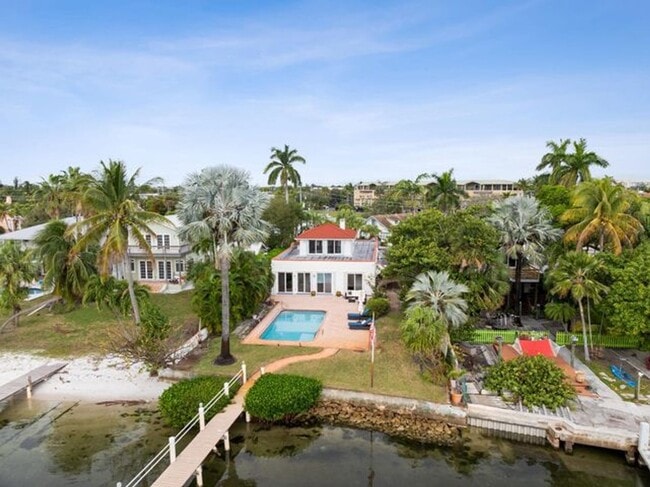 Photo - 114 S Lake Dr