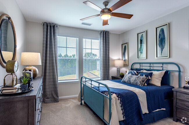 1BR, 1BA - 828 SF
