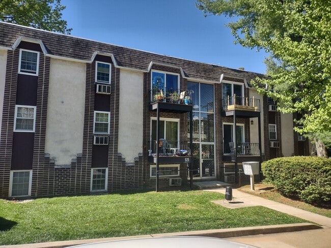 Building Photo - 525 N Jackson St Unit Apt 8