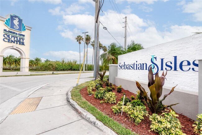 Photo - 302 NE 1st Ave