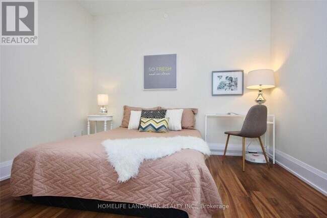 Photo - 120 Harrison Garden Blvd Unité 530