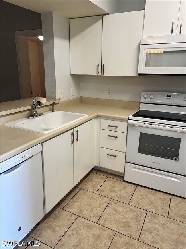 Photo - 8271 Key Royal Cir Unidad 931