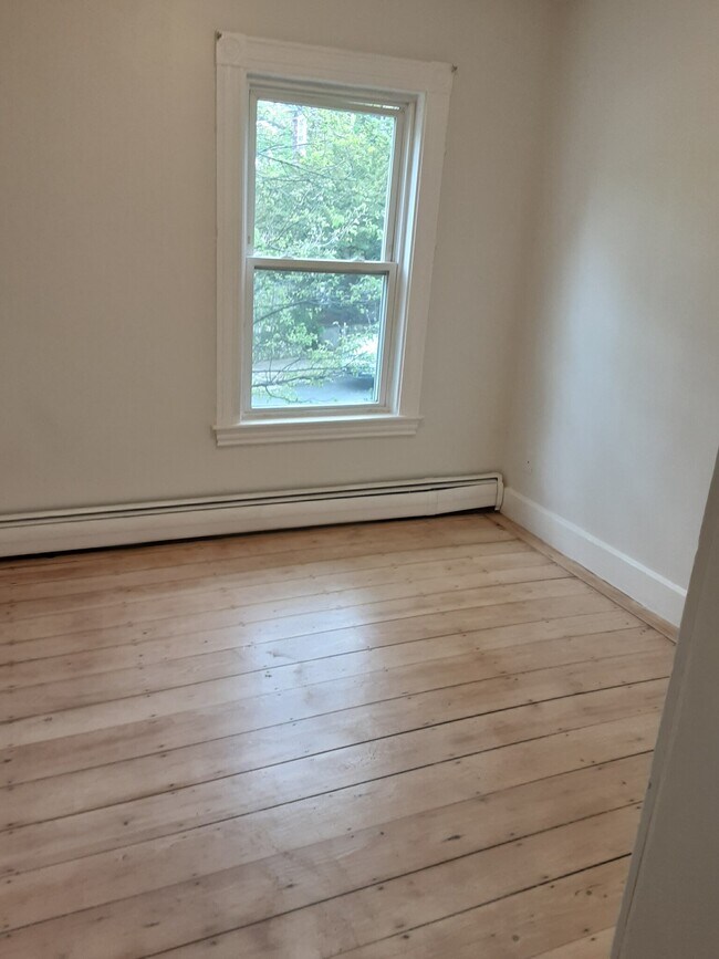 Photo - 24 Elliot Terrace