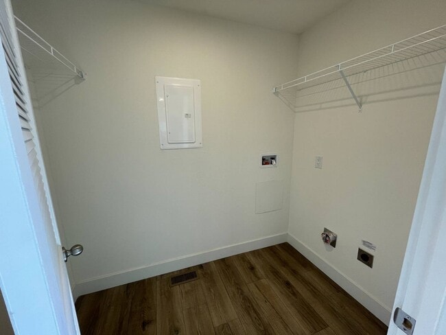 Photo - 5427 Edgewood Ln