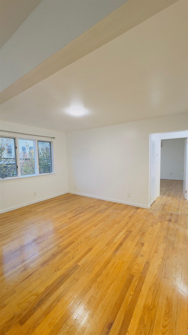 Building Photo - 1516 John F. Kennedy Blvd Unit 2nd Floor