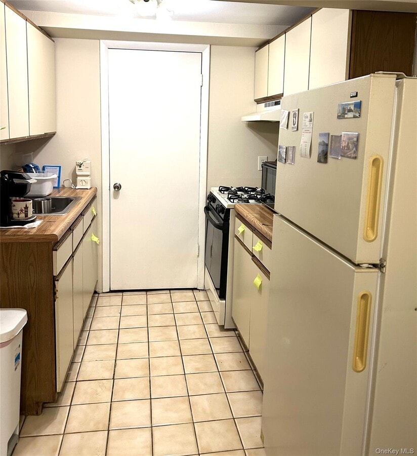 Photo - 892 Pine Ave