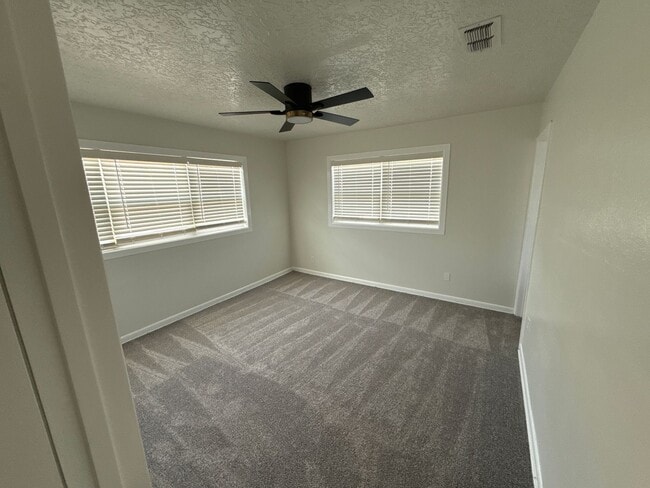 Photo - 303 W 16th St