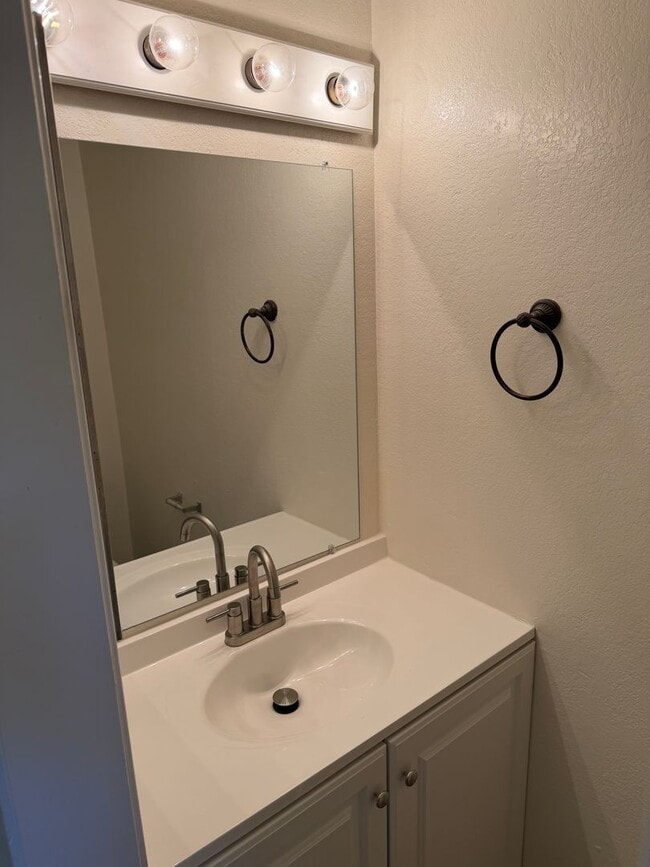 Photo - 1736 Cable St Unit 3