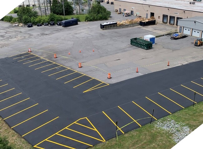 West Parking Lot - Free