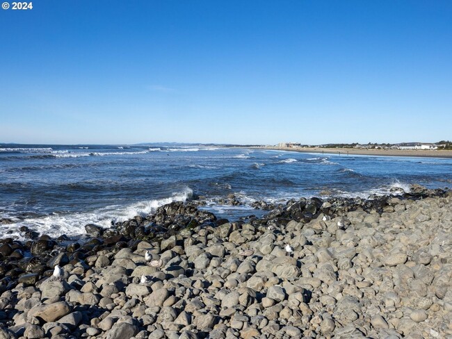 Building Photo - 849 1st Ave Unit A