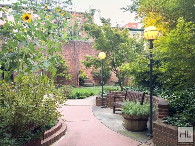 Building Photo - Washington Avenue #2M