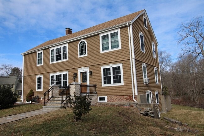 Building Photo - 218 Thurber Ave Unit 1 Rental