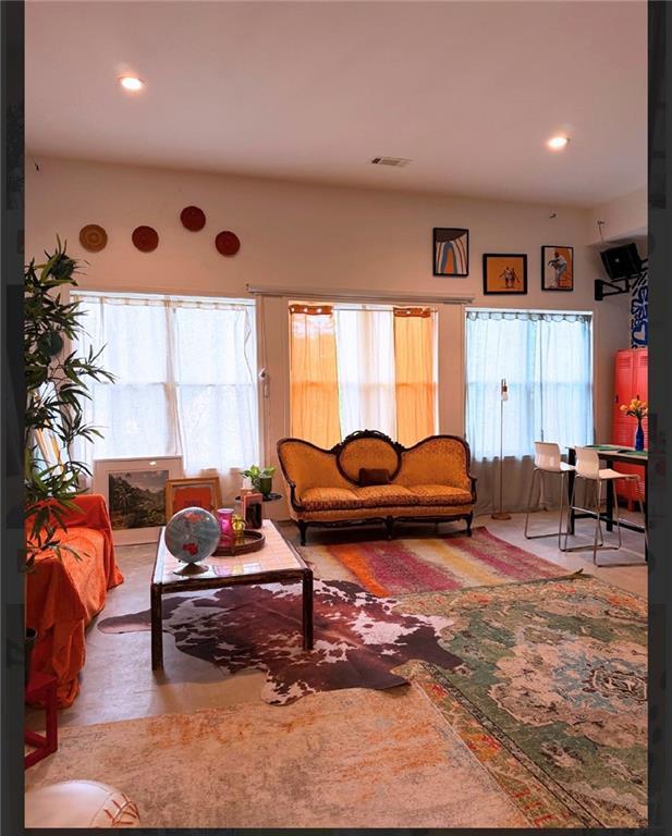 Building Photo - 2561 Sylvan Rd Unit STUDIO