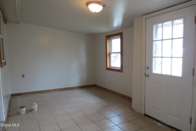 Photo - 34 Lake Ave Unidad 2