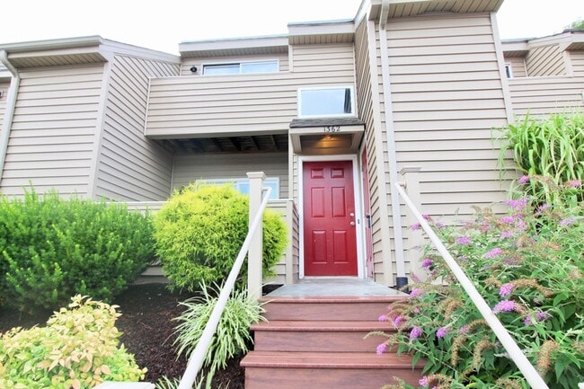 Building Photo - 1362 Bradley Dr