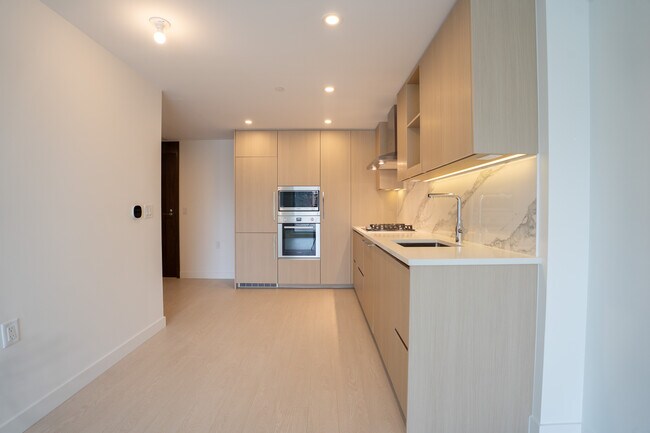 2203-13778 100 Avenue
