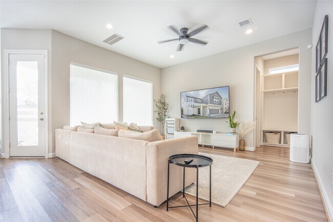 Photo - 9907 Prairie Silo Ln