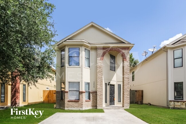 Building Photo - 2935 La Estancia Ln