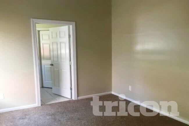 Photo - 3234 Kelling St