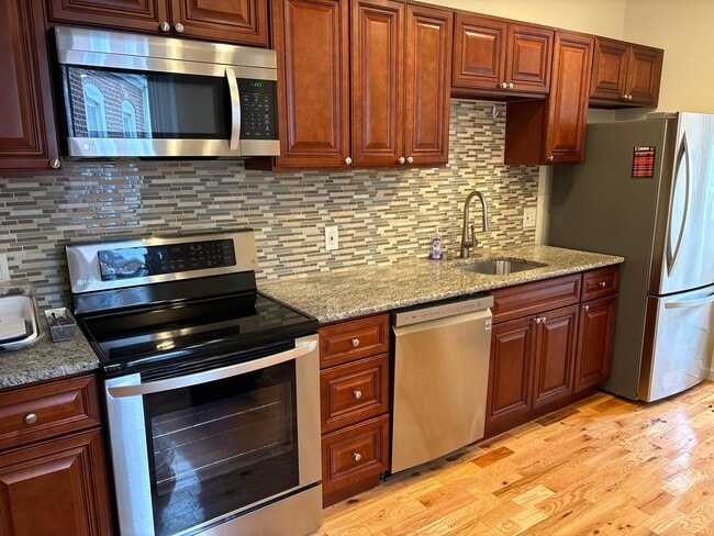 Building Photo - 4167 Ridge Ave Unit #2