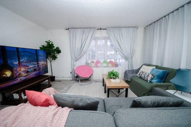 Photo - 208 Kirkwood St