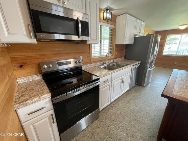 Photo - 305 Tarpon St