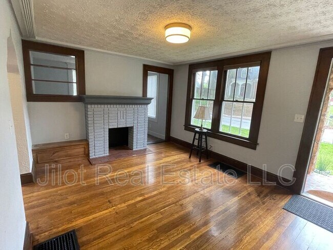 Photo - 1845 Lakewood Terrace SE
