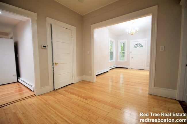 Photo - 24 St James St