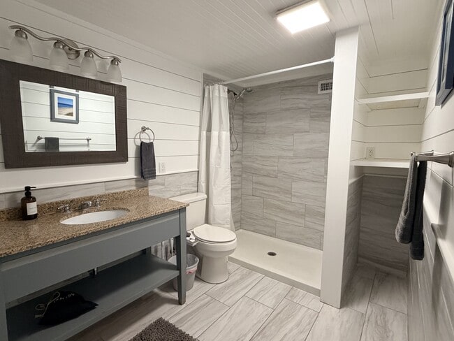 5708 Emerald Dr Unit 1