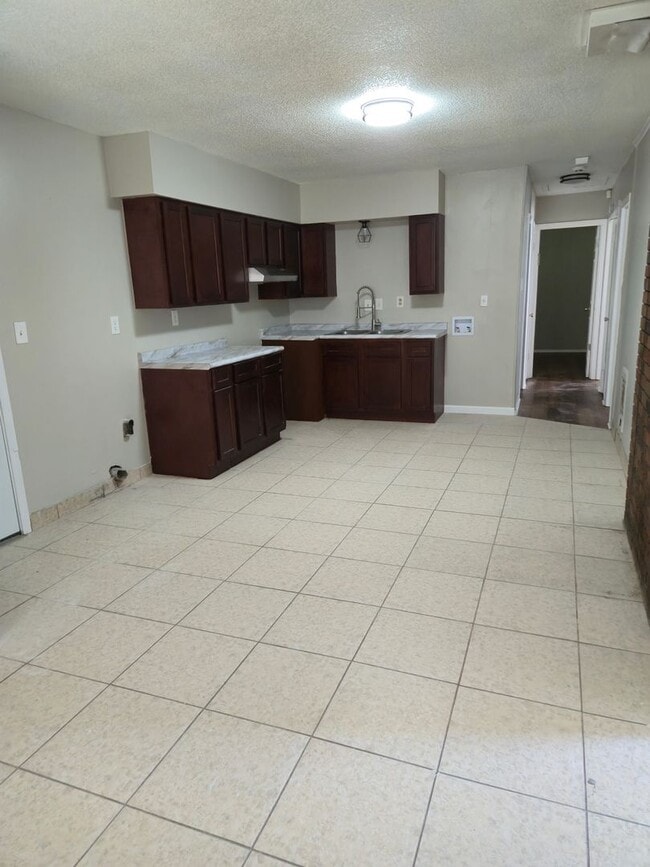 Photo - Spacious 3BD/1B Family home